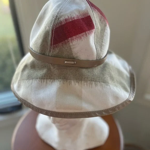 Burberry Beige and Red Bucket Hat - Picture 1 of 5